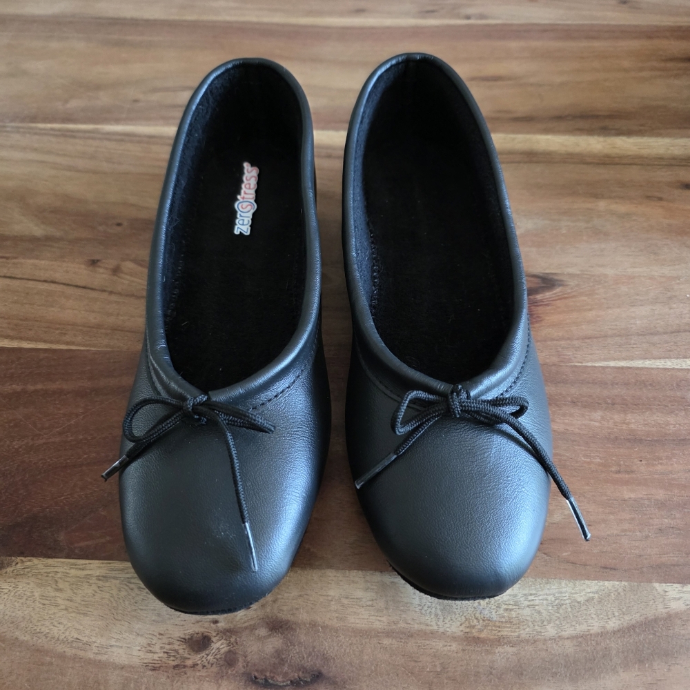 Classic Black Ballet Flats with Bow - Women - Picture 2 of 11